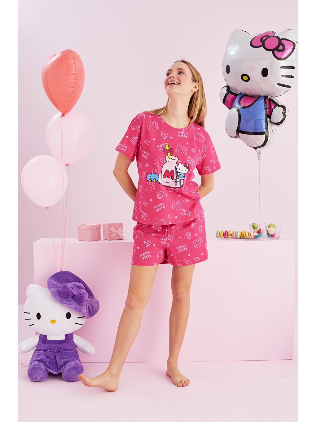 SİYAH İNCİ Pembe Hello Kitty Lisanslı %100 Pamuk Pembe Çok Renkli Bisklet Yaka Şort Pijama Takım - 1