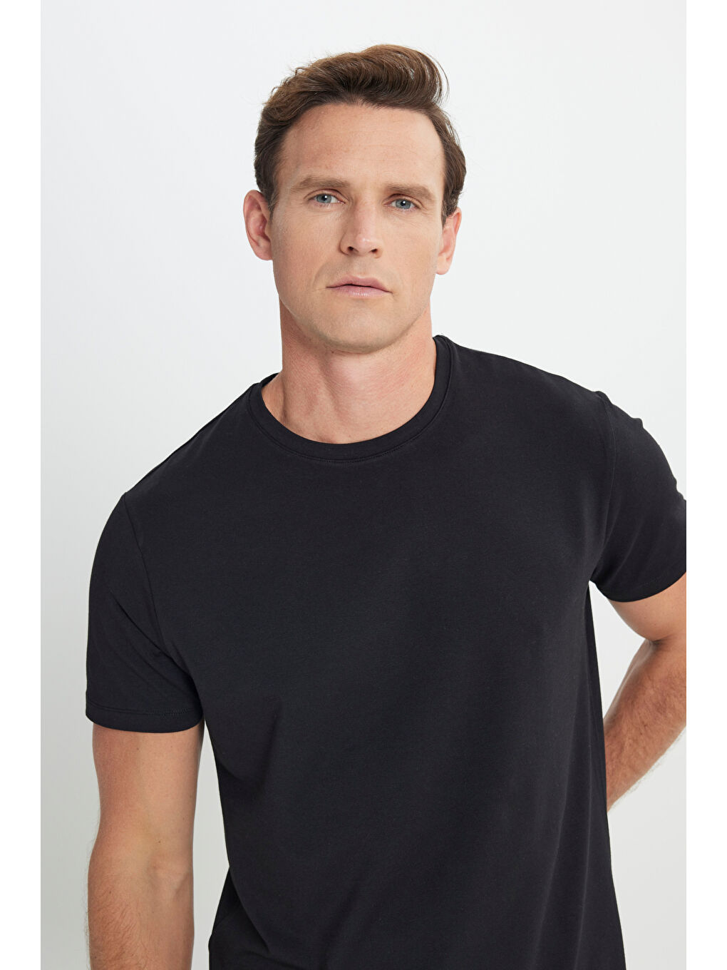 Erkek Siyah Standart Fit Normal Kesim Bisiklet Yaka Pamuklu Tişört-3