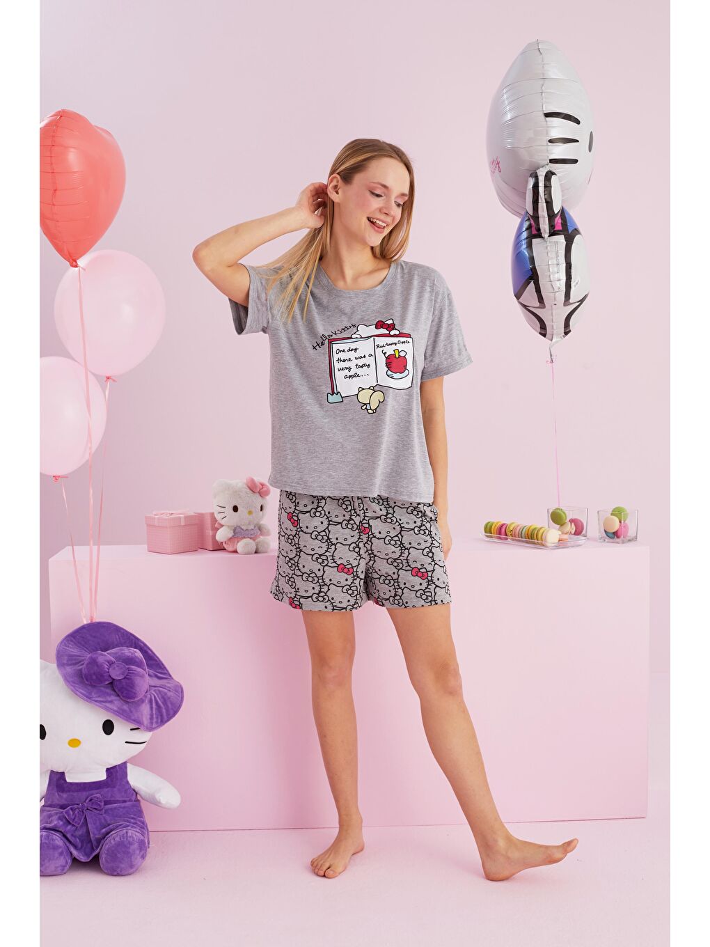 SİYAH İNCİ Gri Hello Kitty Lisanslı %100 Pamuk Gri Çok Renkli Bisklet Yaka Şort Pijama Takım - 1