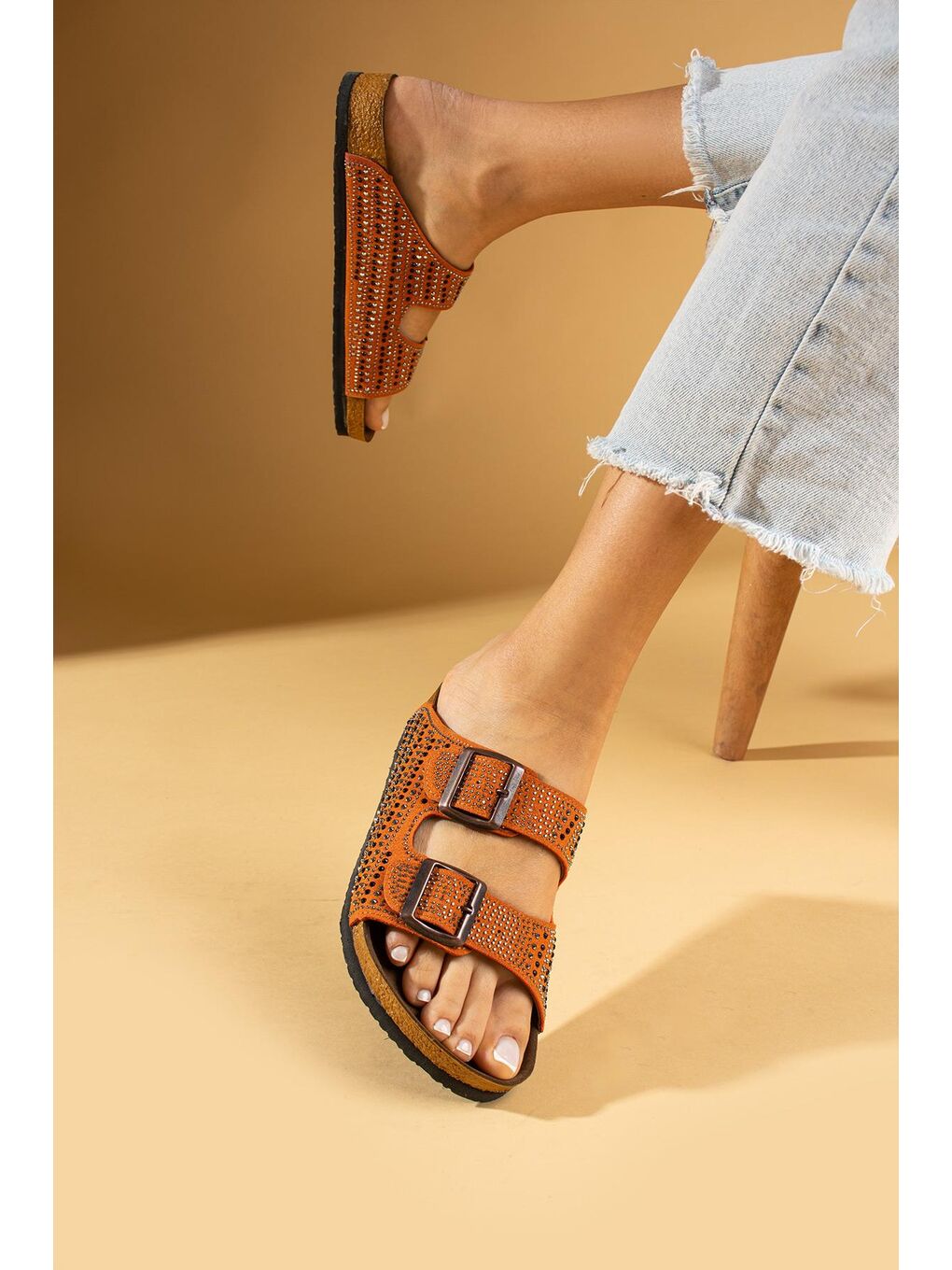 Turuncu Çift Tokalı Taş Detaylı Anatomik Taban Kadın Terlik 51-600-24-2