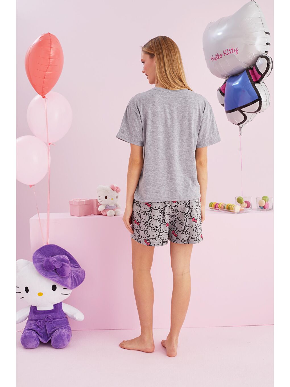 SİYAH İNCİ Gri Hello Kitty Lisanslı %100 Pamuk Gri Çok Renkli Bisklet Yaka Şort Pijama Takım - 2