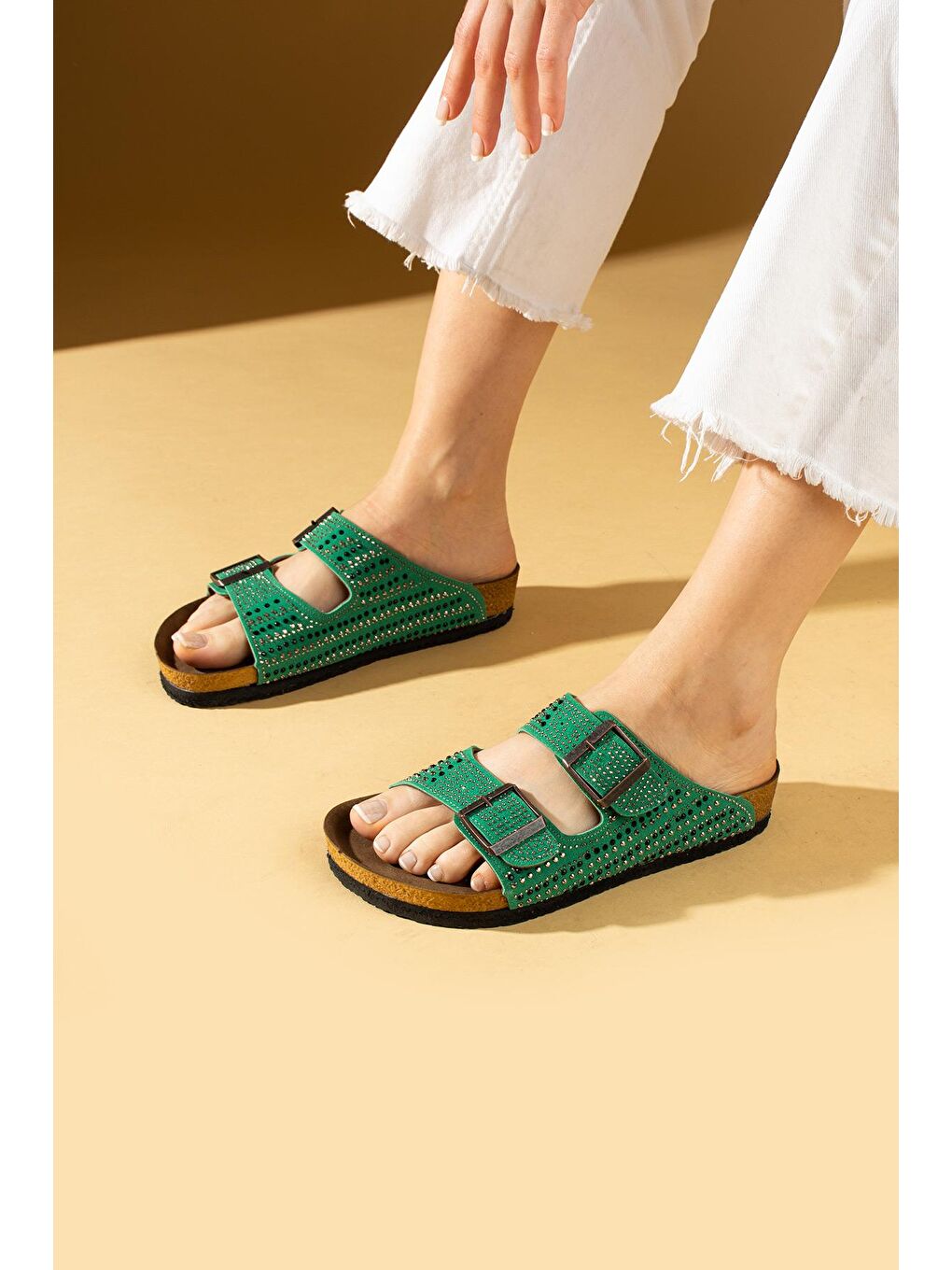 Yeşil Çift Tokalı Taş Detaylı Anatomik Taban Kadın Terlik 51-600-24-1