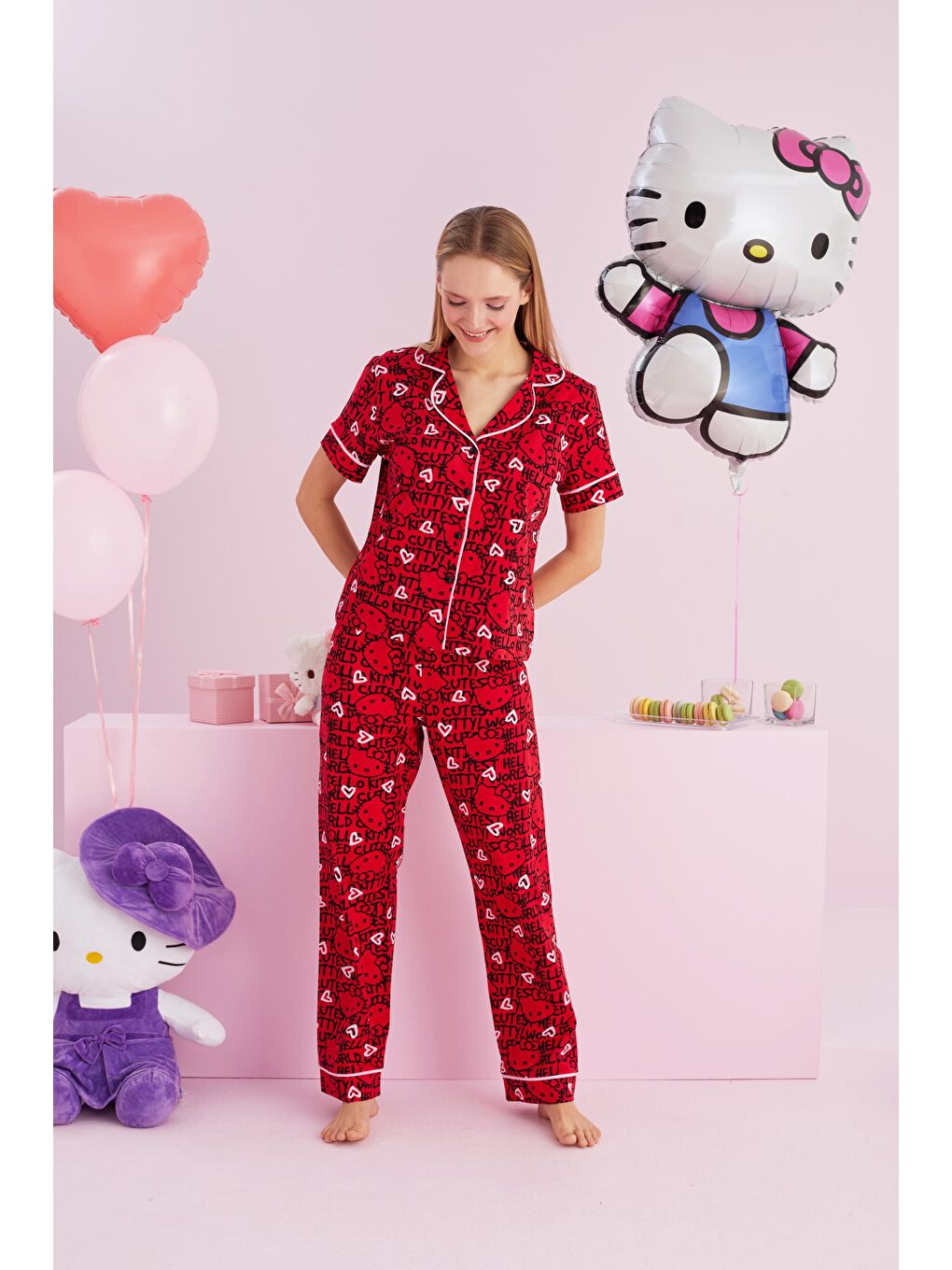 SİYAH İNCİ Kırmızı Hello Kitty Lisanslı %100 Pamuk Kırmızı Çok Renkli Bisklet Yaka Pijama Takım - 1