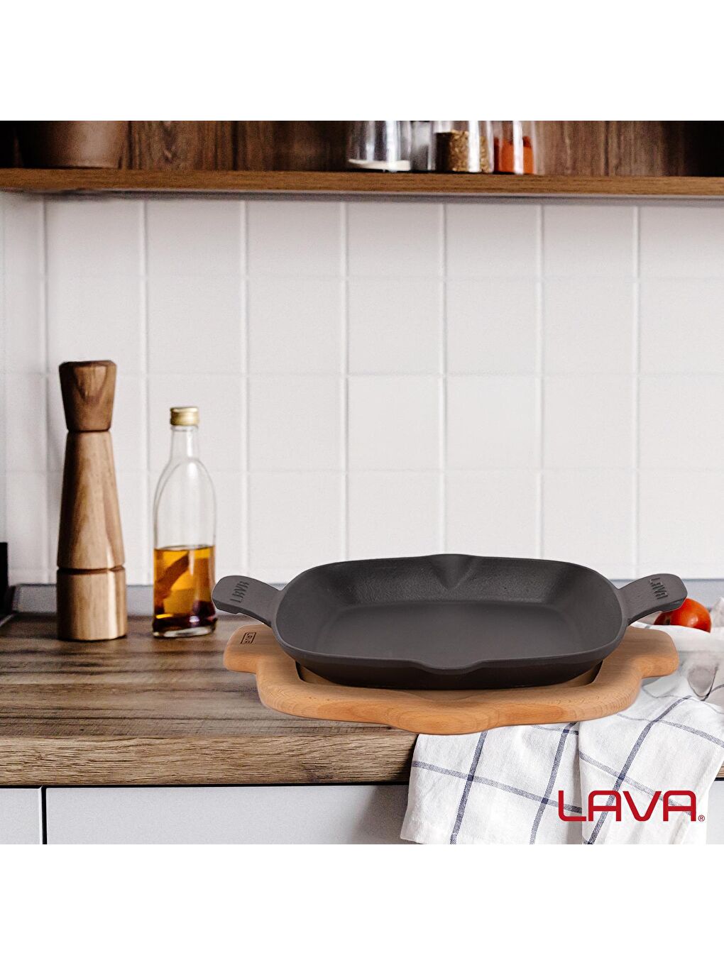 Siyah Kızartma Tavası Kayın Servis Ahşabı Döküm Demir Yekpare Çift Kulplu Ölçü 26x26cm.-4