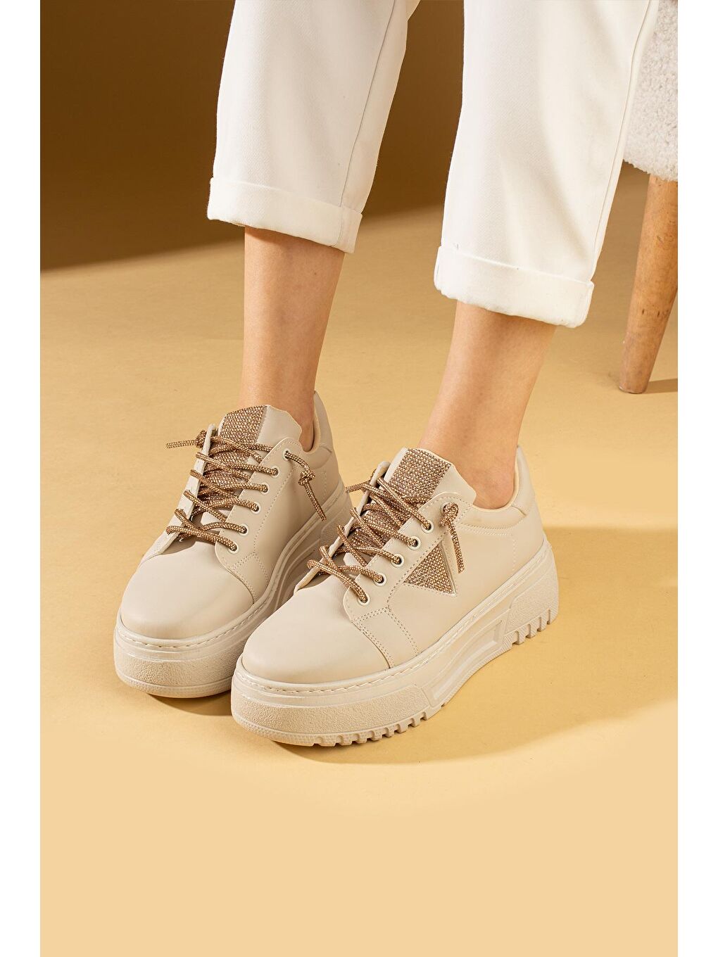 Bej Taş İşlemeli Comfort Kalın Taban Kadın Sneaker 57-22-23-1
