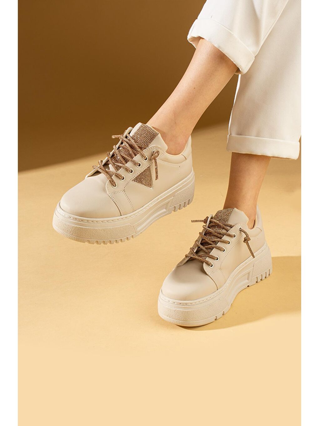 Bej Taş İşlemeli Comfort Kalın Taban Kadın Sneaker 57-22-23-2