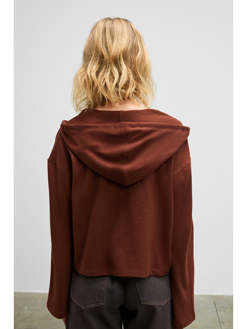 Essence Kadın Yumuşak Ve Esnek Kumaşlı V Yaka Kapüşonlu Kahverengi Sweatshirt-4