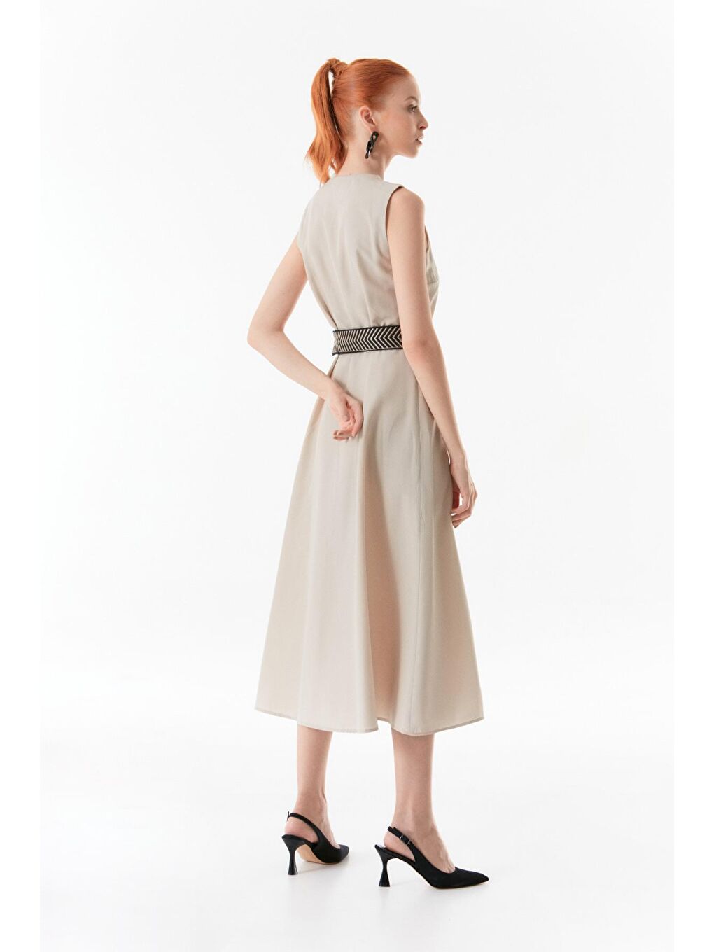 Bej Önü Fırfırlı V Yaka Kemerli Elbise-3