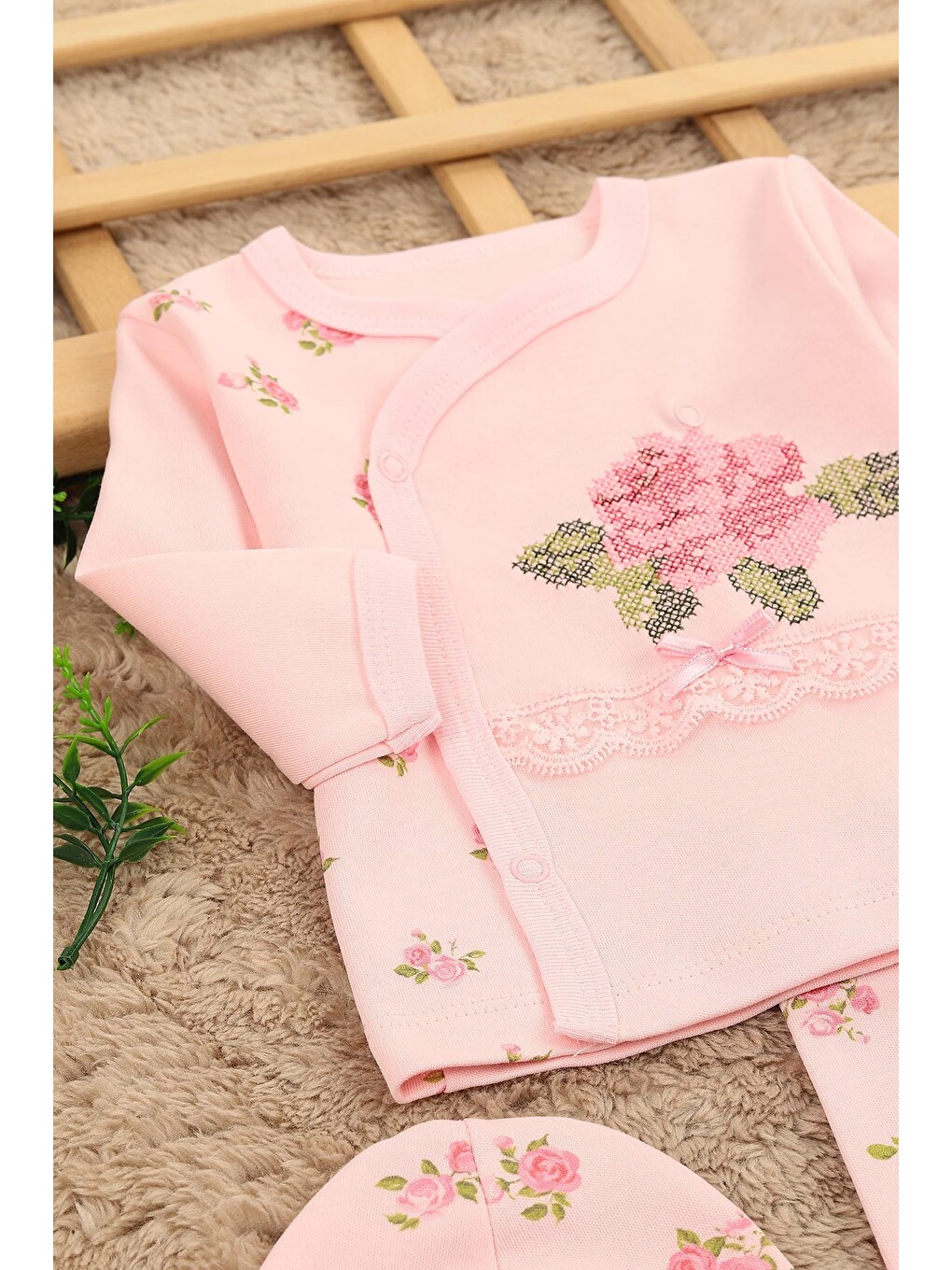 Pembe Kız Bebek Kaneviçe Gül Detaylı Fiyonklu 3 Parça Hastane Çıkışı / Zıbın Seti / Bebek Takım Yenidoğan-2