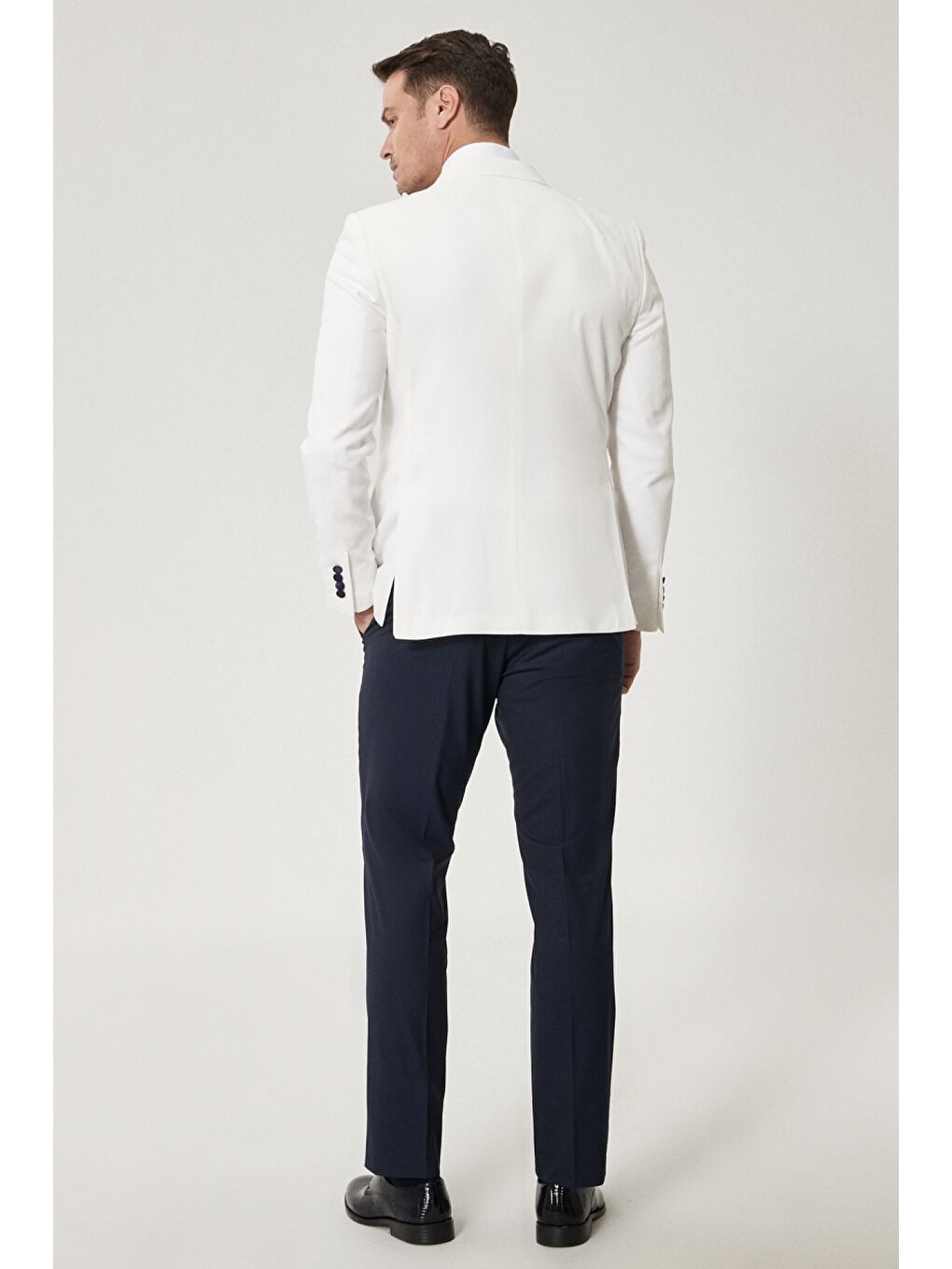 Erkek Beyaz-Lacivert Slim Fit Çıkma Yaka Desenli Smokin Damatlık-1