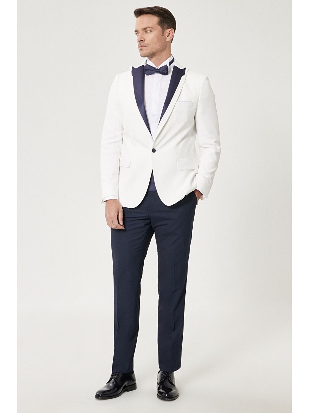 Erkek Beyaz-Lacivert Slim Fit Çıkma Yaka Desenli Smokin Damatlık-3