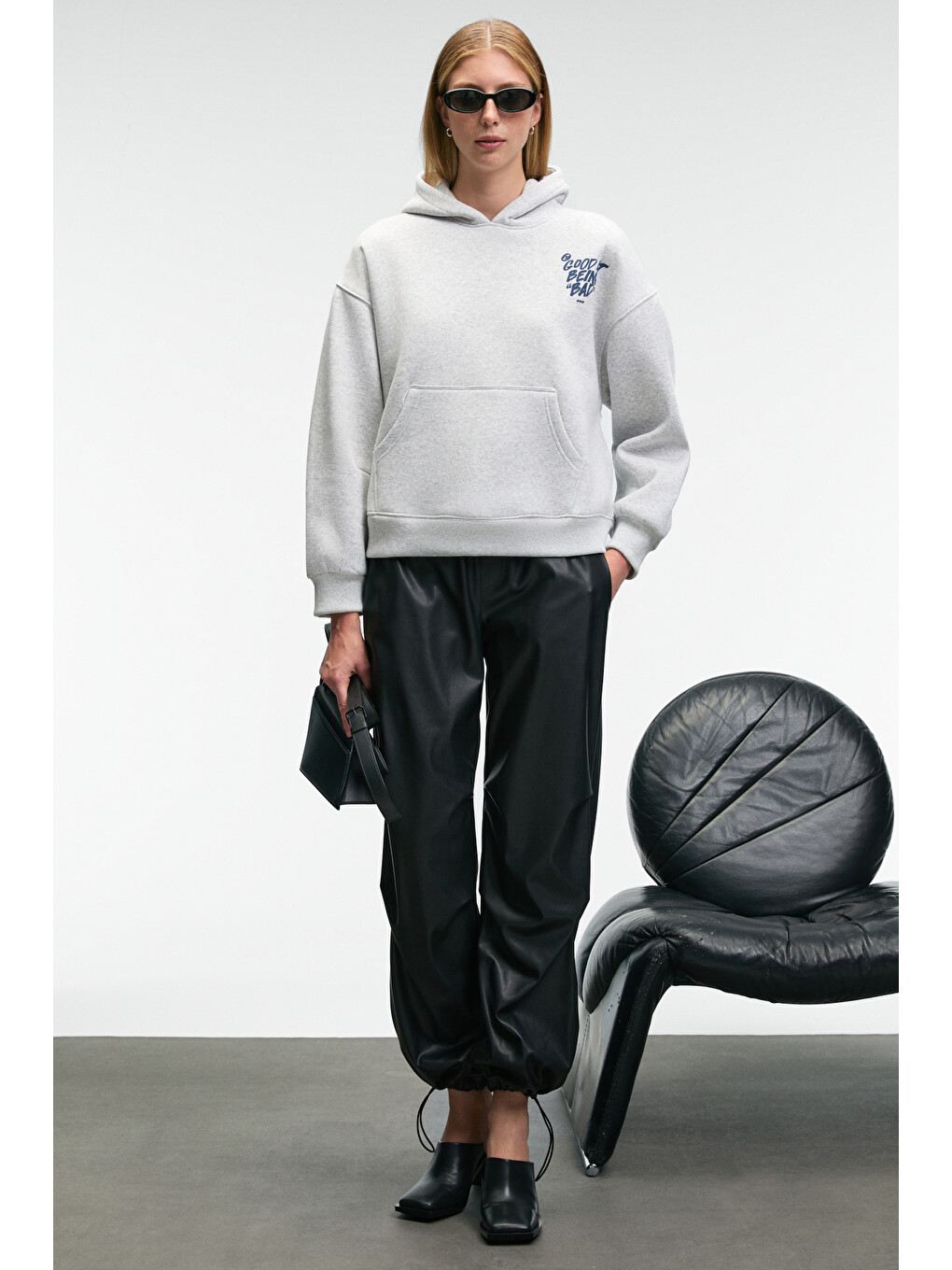 Evantıa Kadın Baskılı Oversize Kapüşonlu Nakış Detaylı Kanguru Cep Gri Melanj Sweatshirt-1