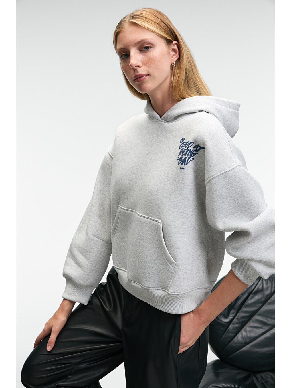 Evantıa Kadın Baskılı Oversize Kapüşonlu Nakış Detaylı Kanguru Cep Gri Melanj Sweatshirt-2