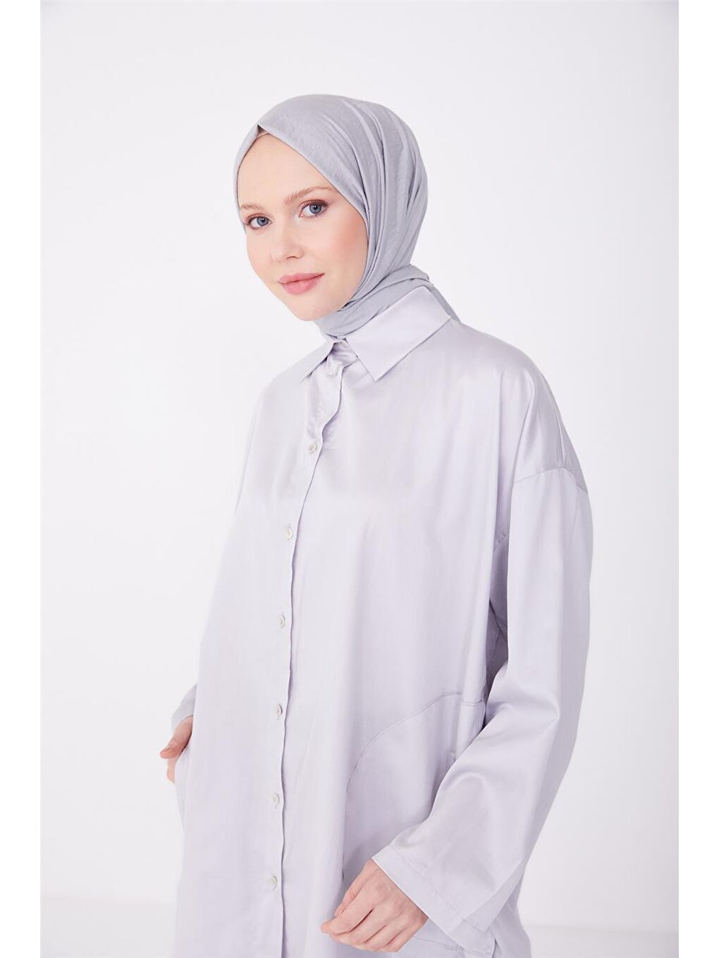 Gri Cep Detaylı Önü Sedef Düğmeli Tunik 23Y4467-2