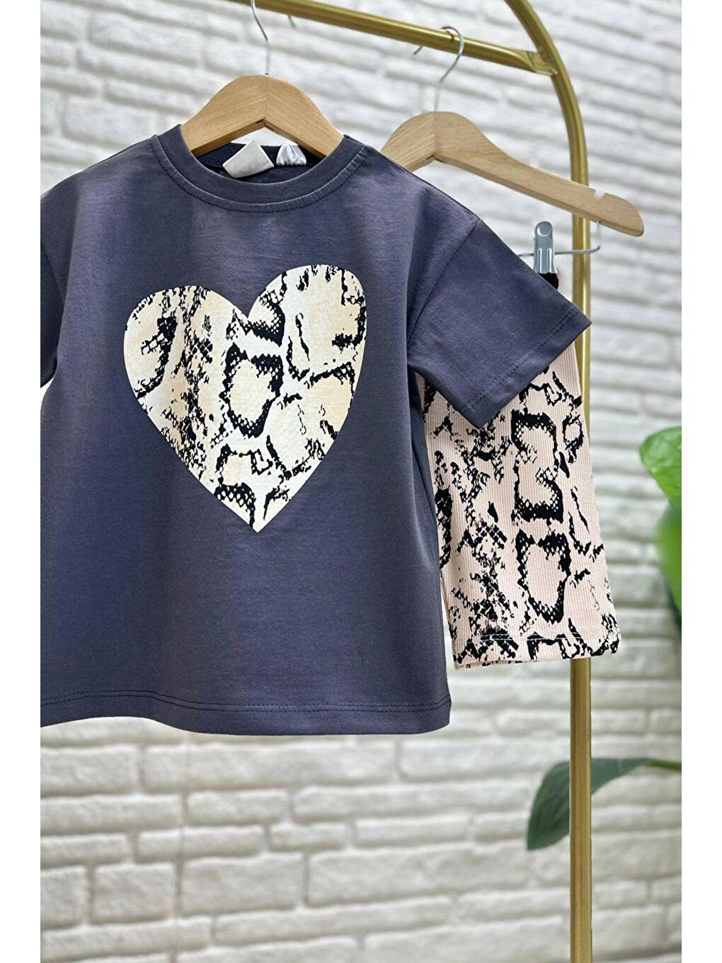 Siyah Kız Çocuk Kalp Desenli Tshirt ve Tayt Alt Üst Takım-1