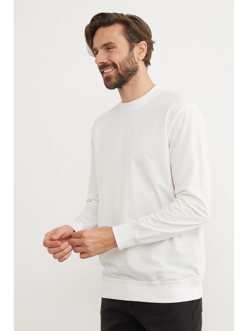 Beyaz Basic Bisiklet Yaka Sweatshirt-3