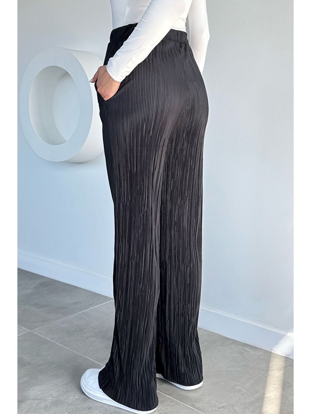 Siyah Kadın Bel Lastikli Pileli Pantolon-2