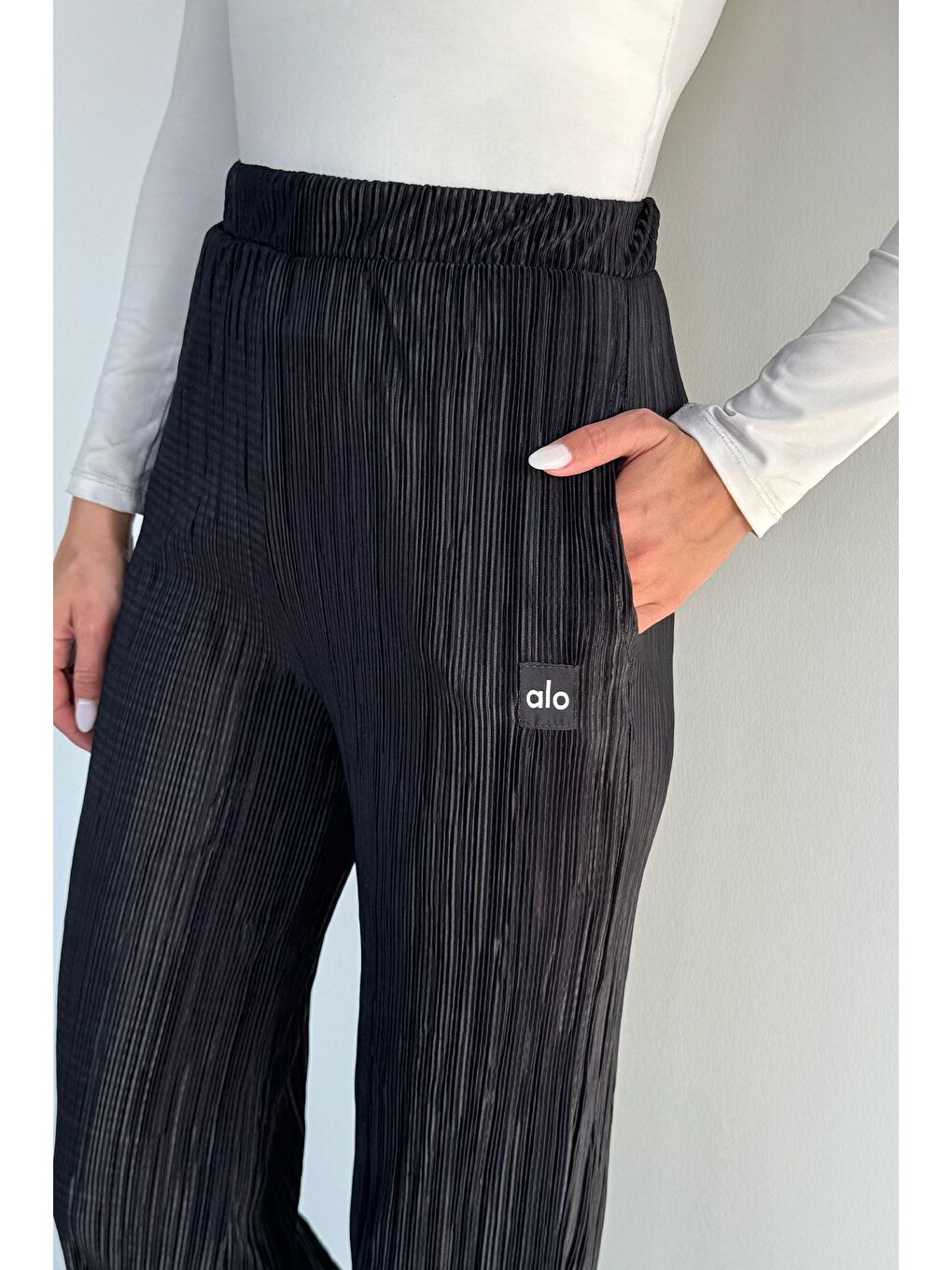 Siyah Kadın Bel Lastikli Pileli Pantolon-3