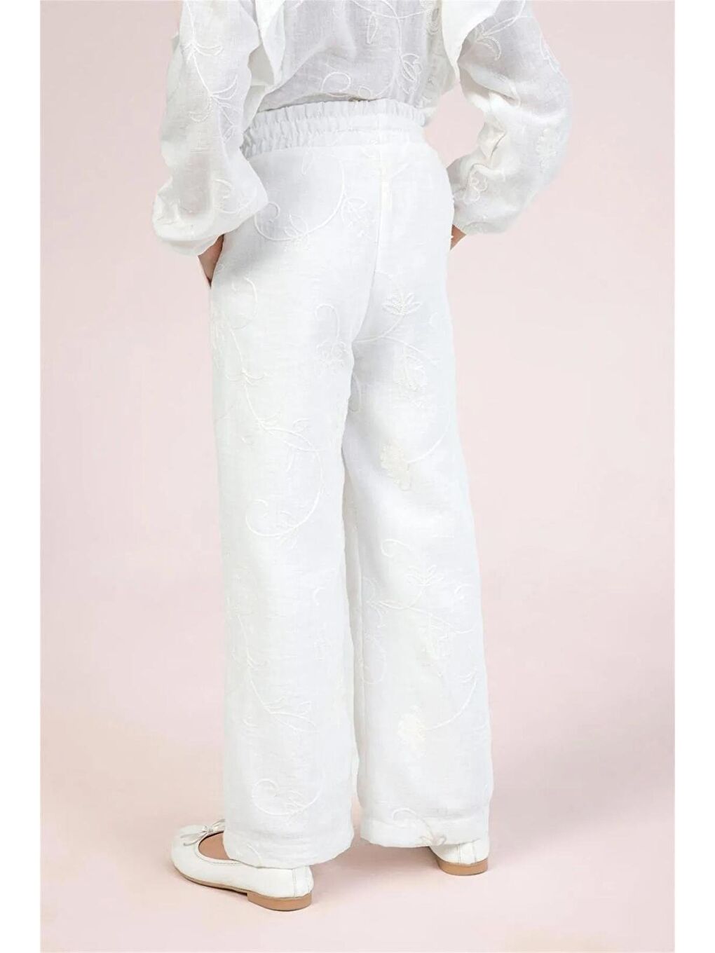 Kız Çocuk Pamuklu Beyaz Nakışlı Takım - Fırfırlı Bluz Ve Bol Paça Pantolonlu-1