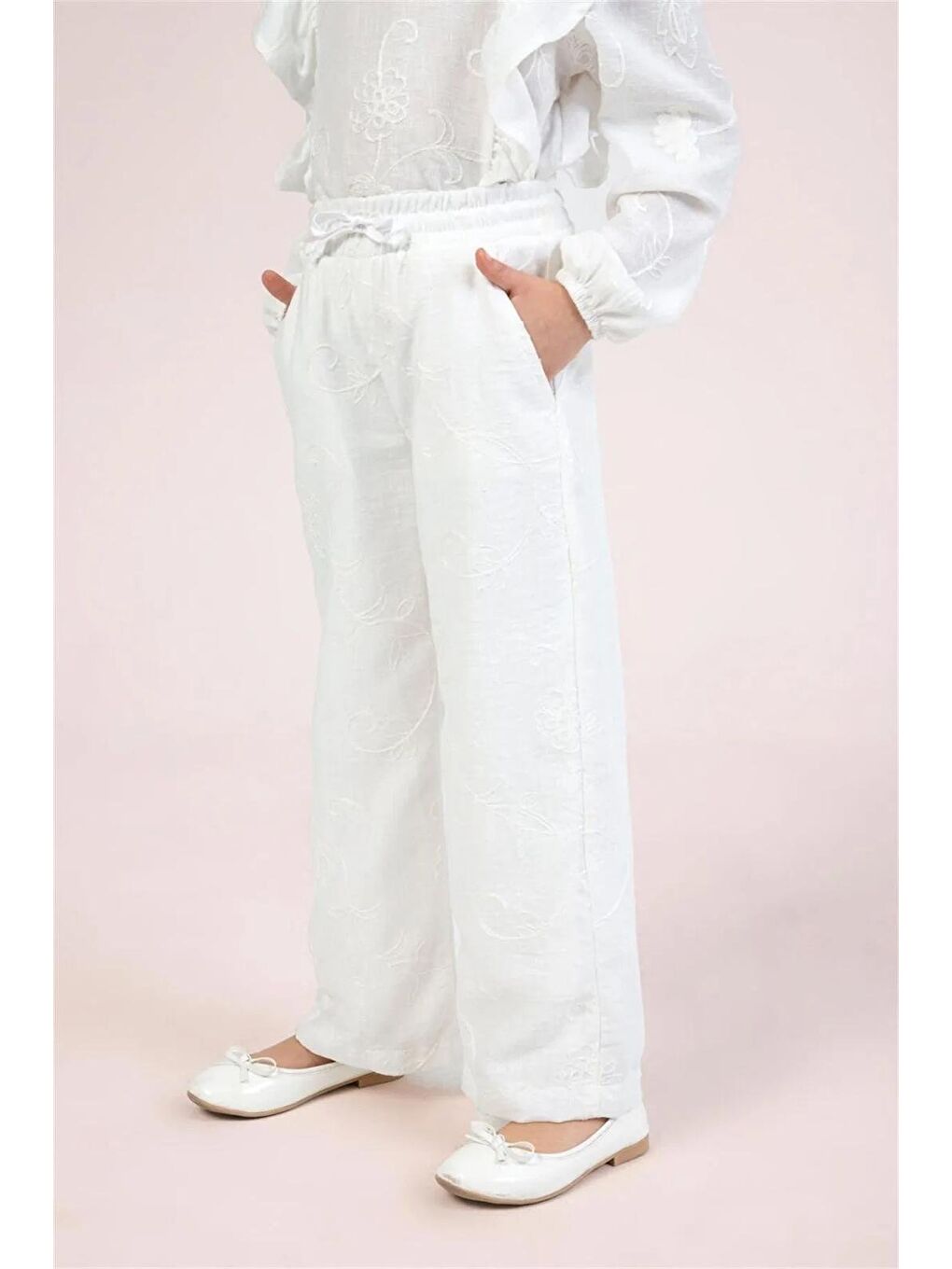 Kız Çocuk Pamuklu Beyaz Nakışlı Takım - Fırfırlı Bluz Ve Bol Paça Pantolonlu-2