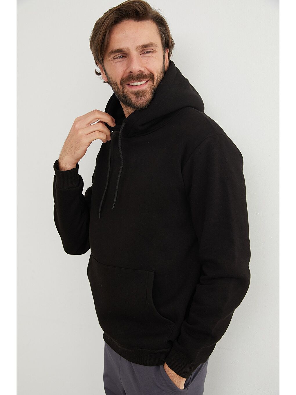 Siyah 3 İplik Kanguru Cepli Sweatshirt-4