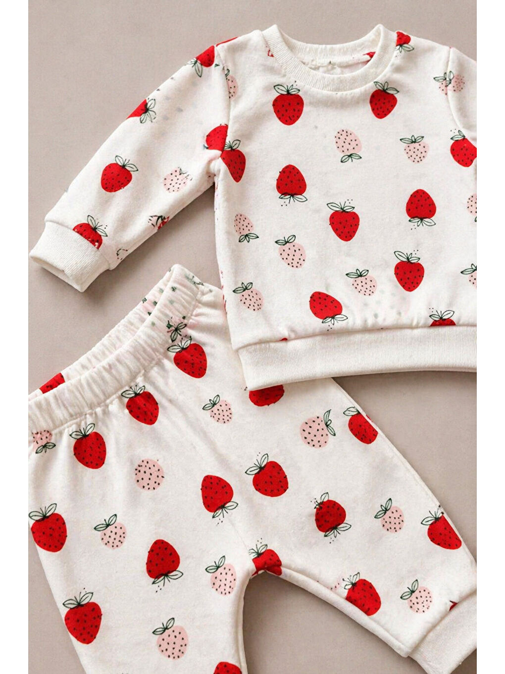 Beyaz Kız Bebek Çilek Desenli  İkili Takım Organik Pamuklu Uzun Kollu Alt Üst Set (0–24 Ay)-2