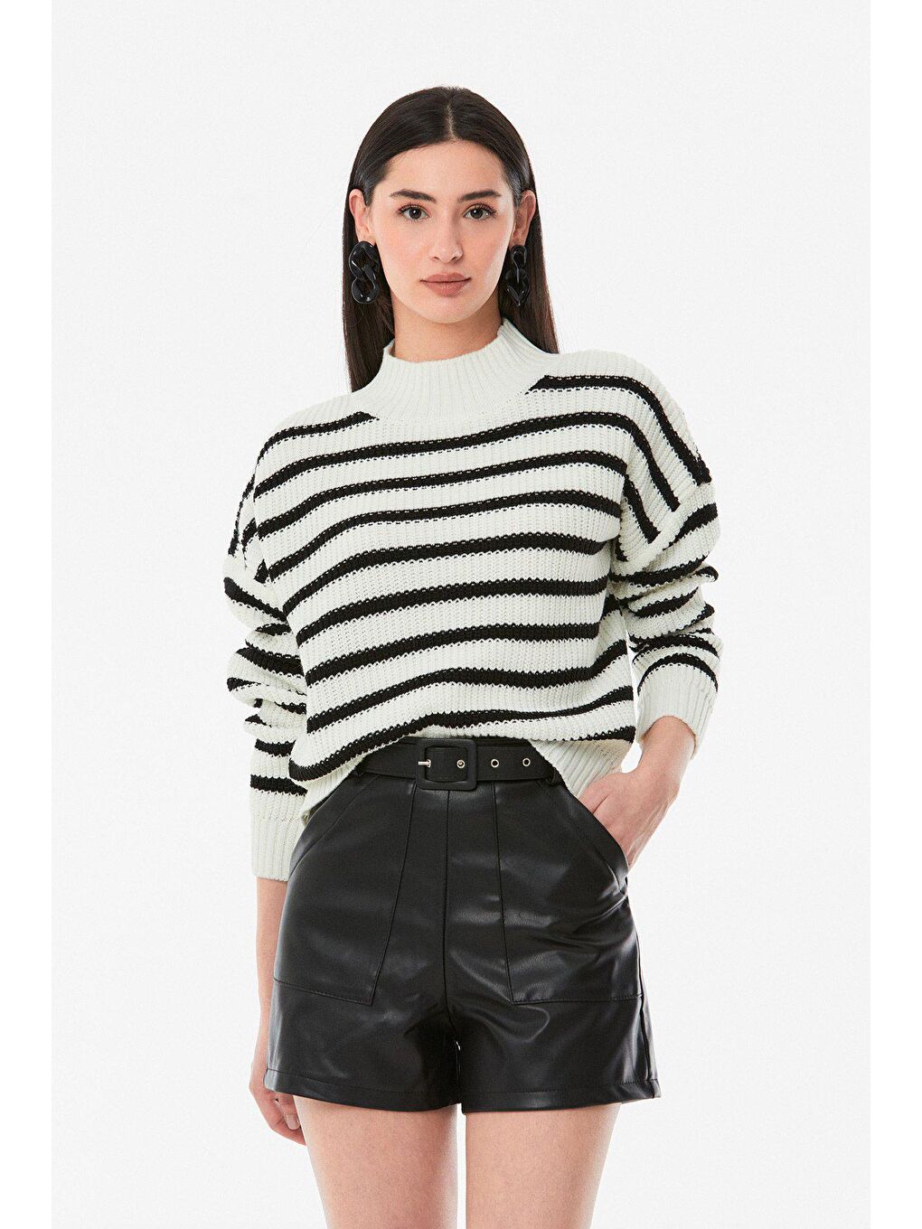 Siyah Çizgili Dik Yaka Triko Kazak-3