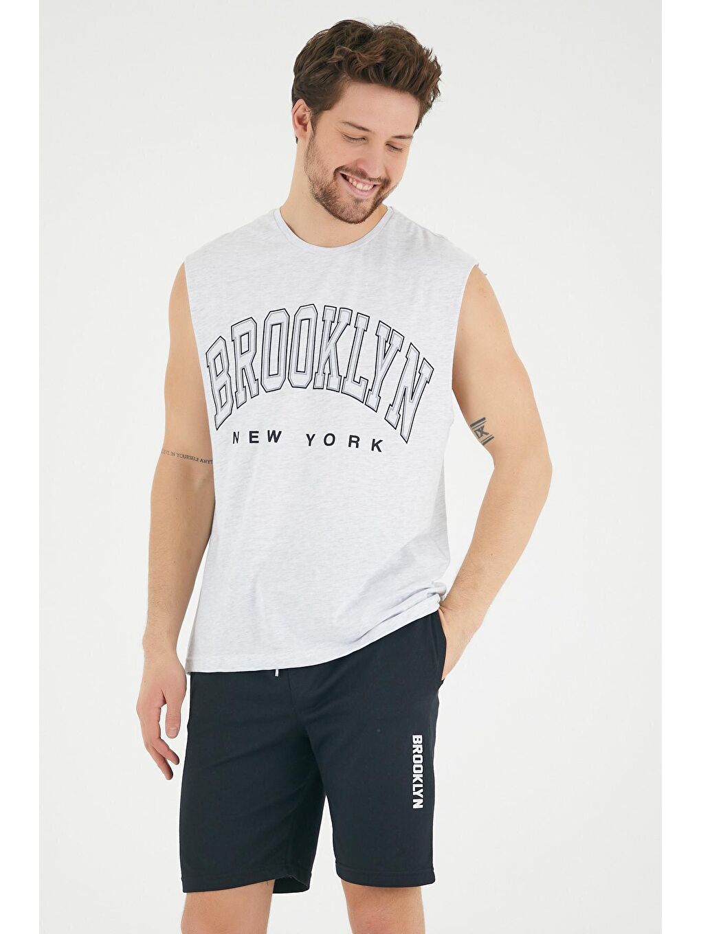 Gri Erkek Bisiklet Yaka Regular Fit Brooklyn Baskılı Kolsuz Tişört SPR22TS116-4