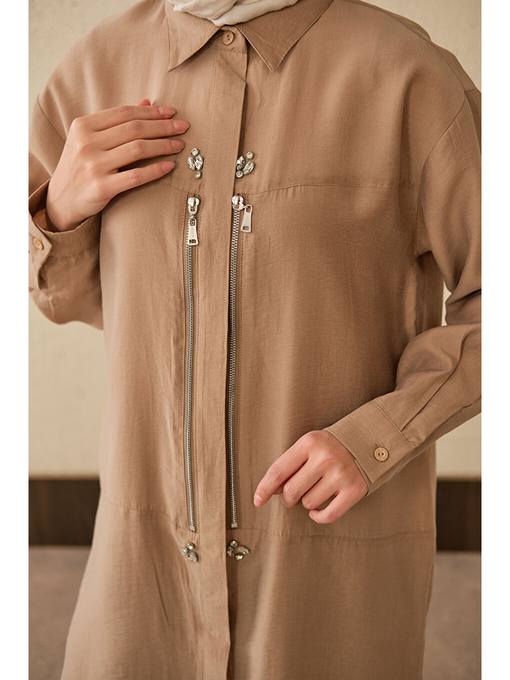 Bej Kadın Fermuarlı Ve Boncuk Detaylı Pantolonlu Takım Vizon-3