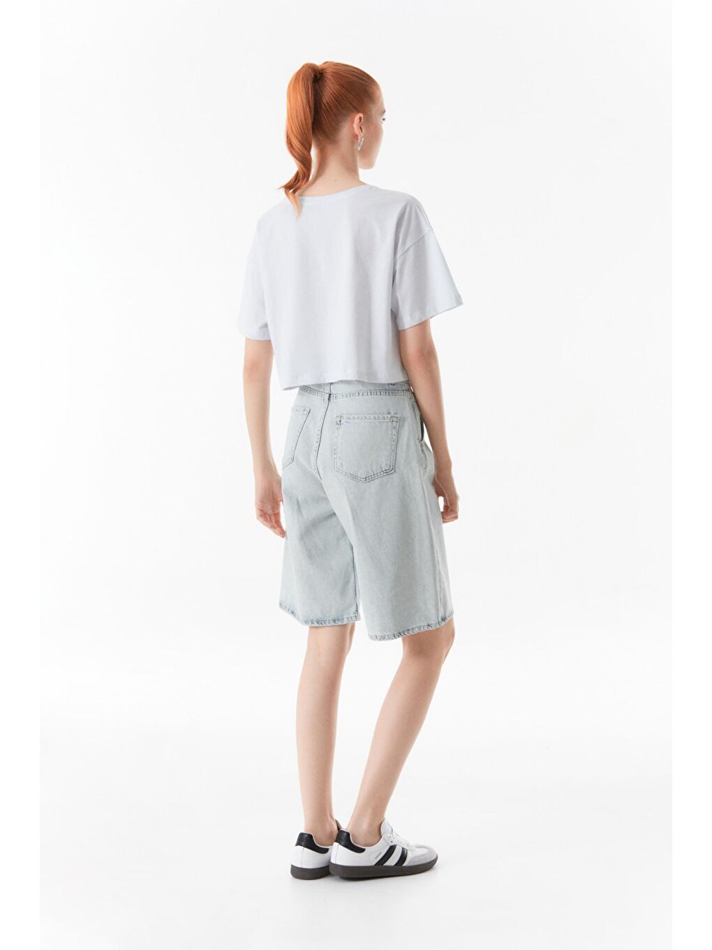 Beyaz Baskılı Bisiklet Yaka Oversize Crop Tişört-4