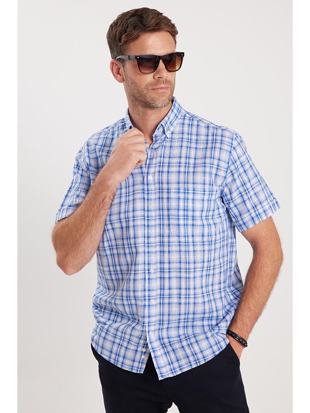 Karışık Erkek Regular Fit Klasik Kesim %100 Pamuk Keten Doku Cepli Kareli Kısa Kollu Düğmeli Yaka Gömlek