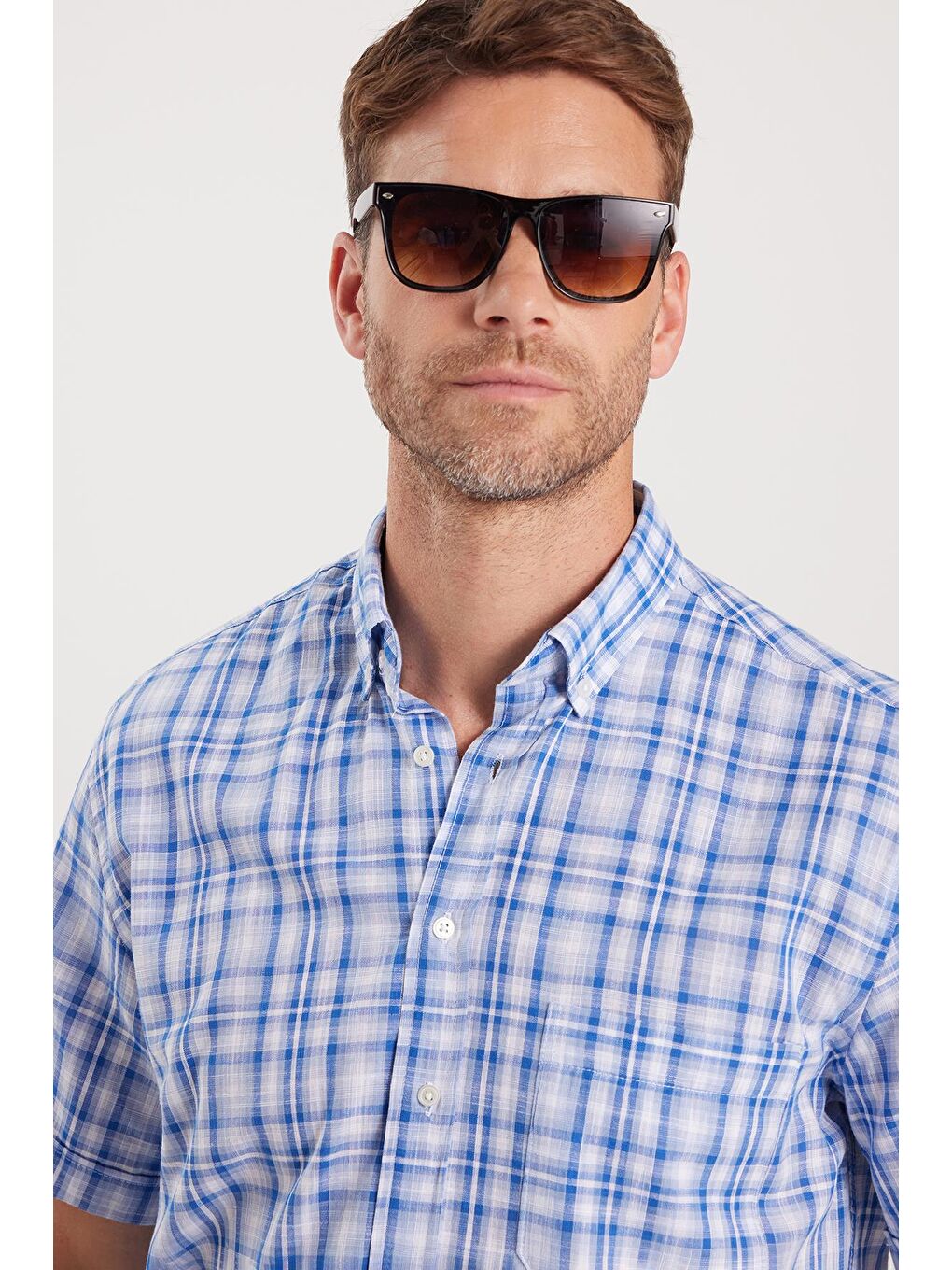 Karışık Erkek Regular Fit Klasik Kesim %100 Pamuk Keten Doku Cepli Kareli Kısa Kollu Düğmeli Yaka Gömlek-1