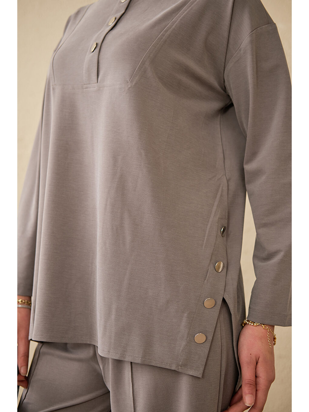 Kadın Yarım Kapama Düğme Detaylı Takım Gri-3