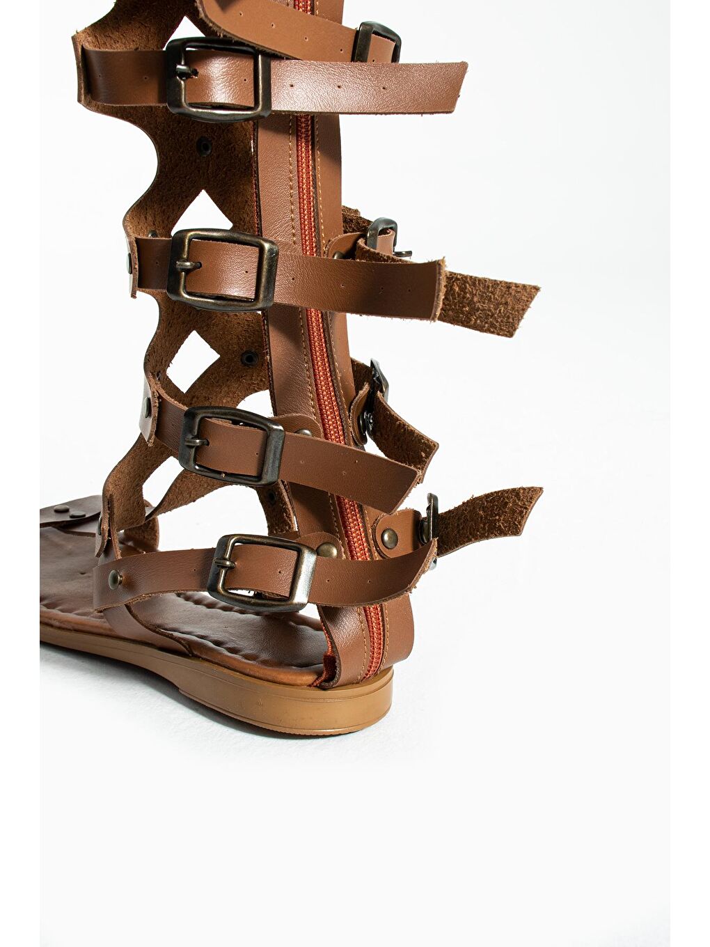 Kahverengi Önü Açık Diz Altı Tokalı & Fermuarlı Gladyo Model Kadın Sandalet 51-0401-24-6