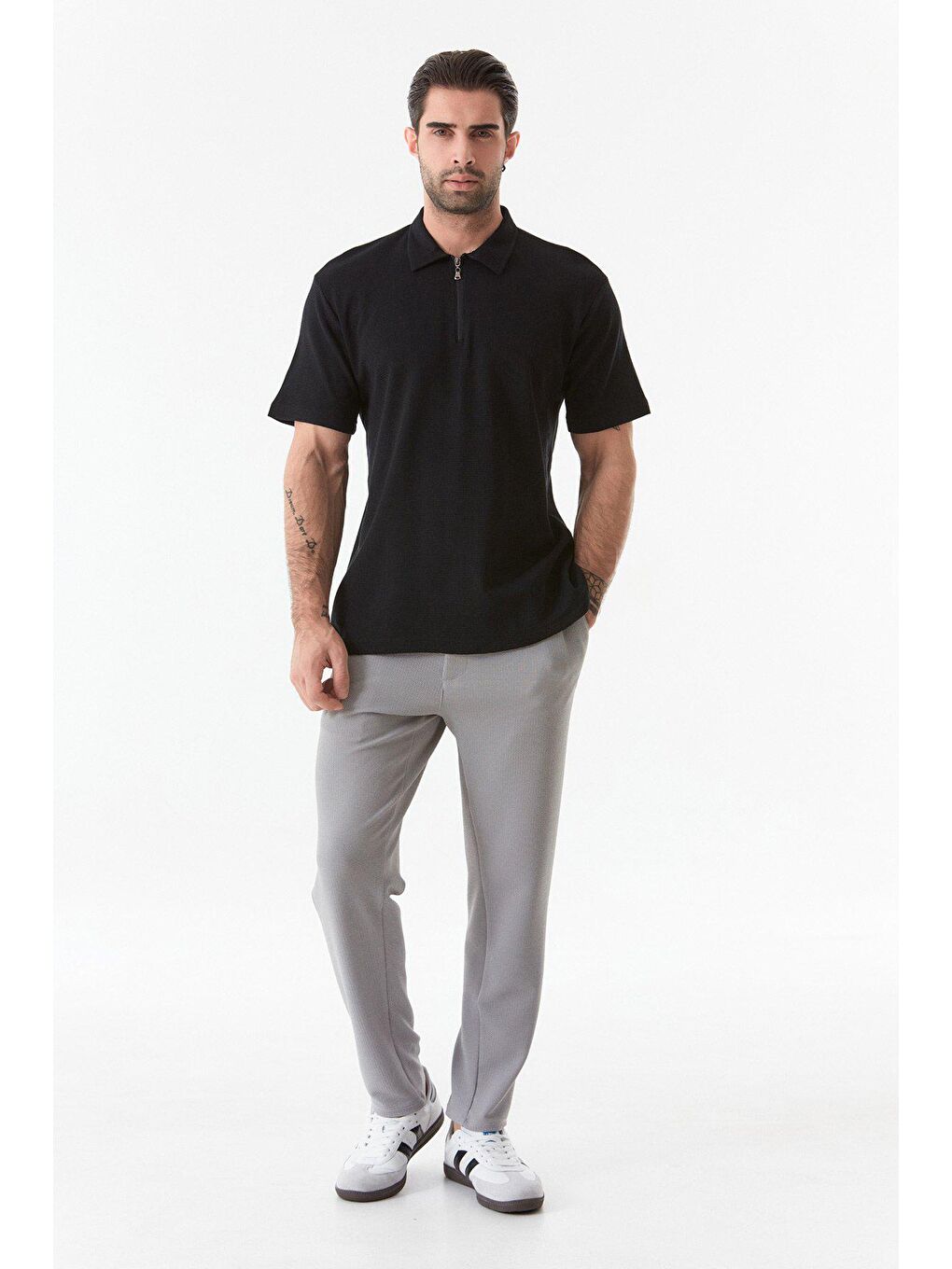 Siyah Fitilli Polo Yaka Yarım Fermuarlı Tişört-3