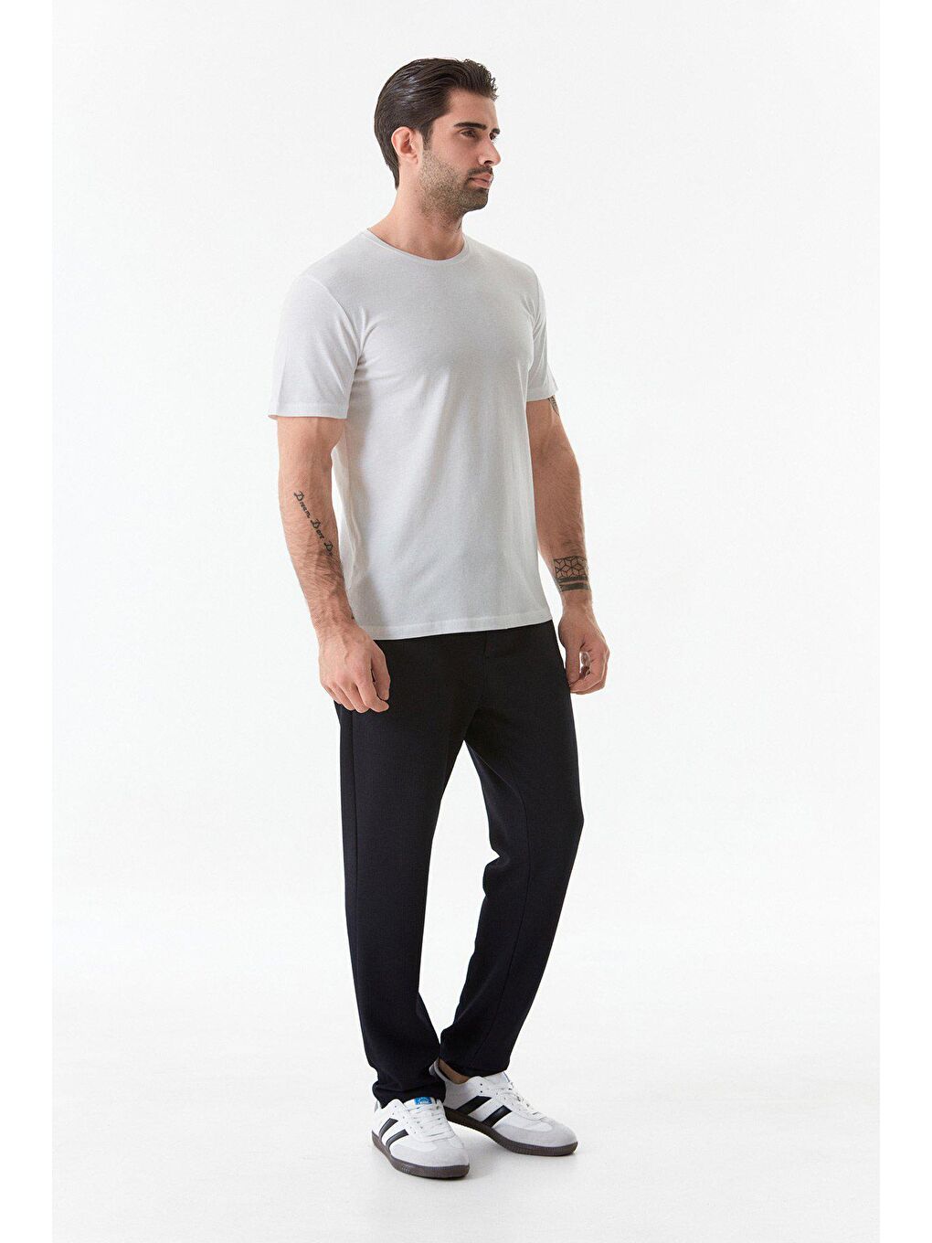 Beyaz Basic Bisiklet Yaka Tişört-1