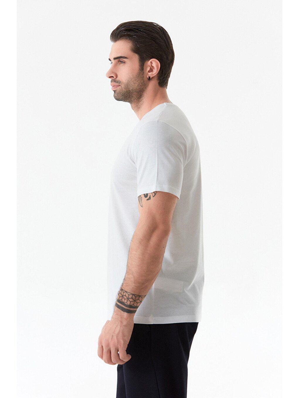 Beyaz Basic Bisiklet Yaka Tişört-3