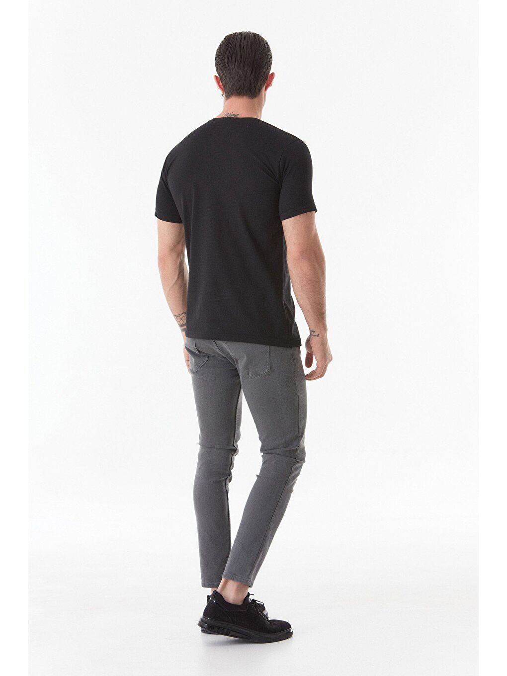 Siyah Baskılı Bisiklet Yaka Tişört-3