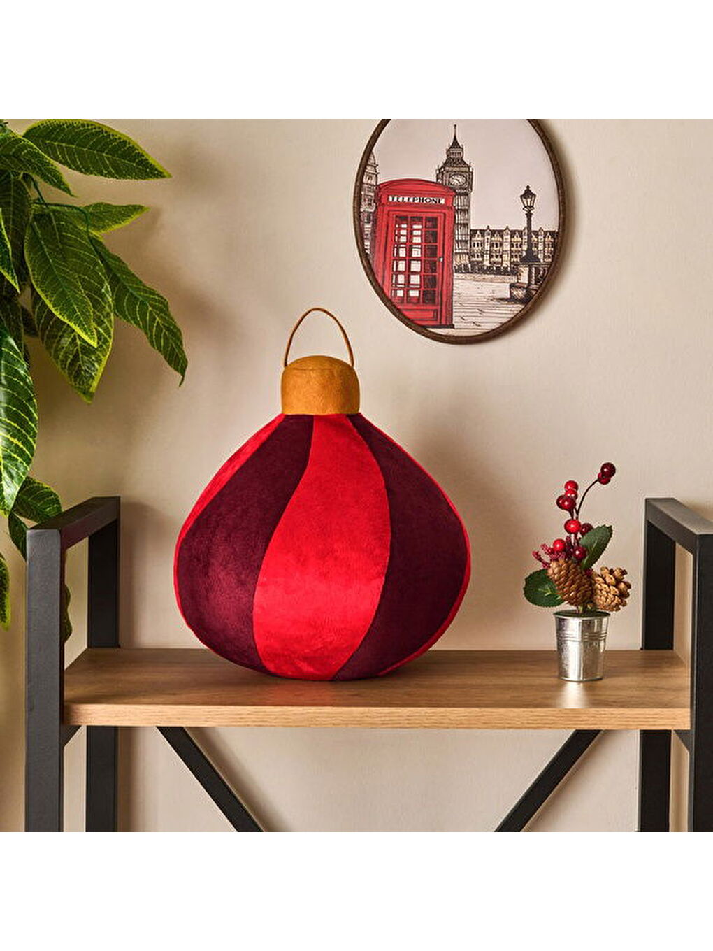 Soft Globo Figürlü Yastık - Kırmızı / Bordo - 30x30 cm-2