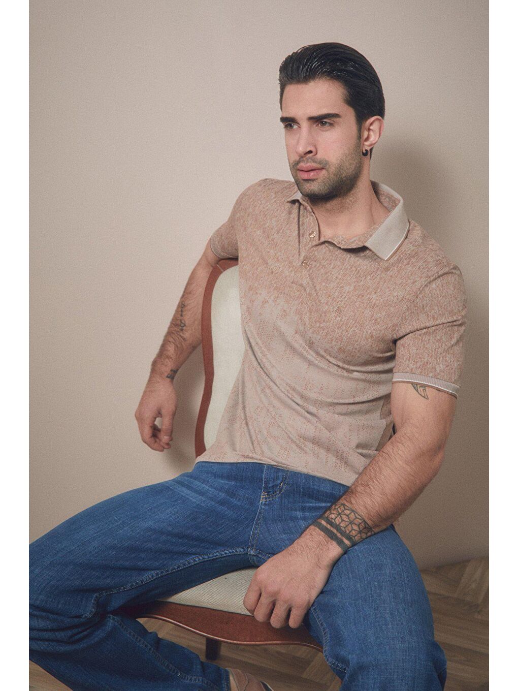 Bej Baskılı Polo Yaka Tişört-1