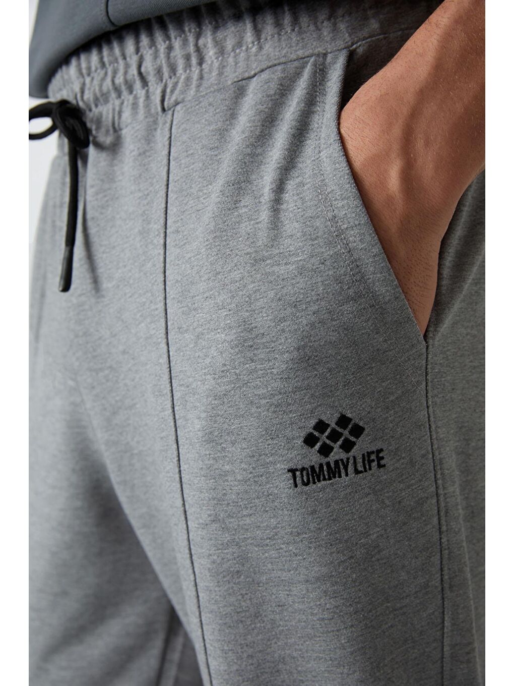 TOMMYLIFE Gri Melanj Pamuklu Yumuşak Dokulu Comfort Fit Nakışlı Erkek Jogger - 82123 - 1