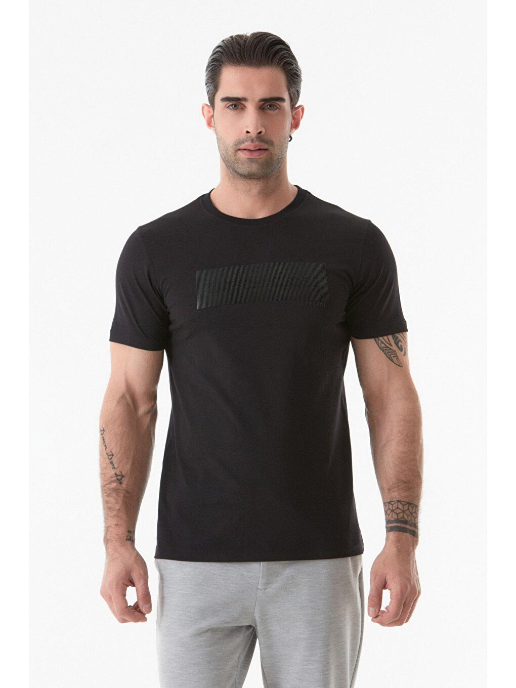 Siyah Baskılı Bisiklet Yaka Tişört