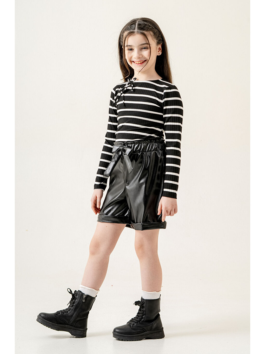 Çizgili Badili Deri Şortlu Kız Çocuk Takım 5-9 Yaş Siyah 3775-2-4