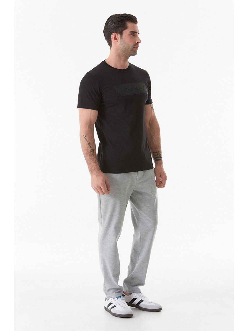 Siyah Baskılı Bisiklet Yaka Tişört-1