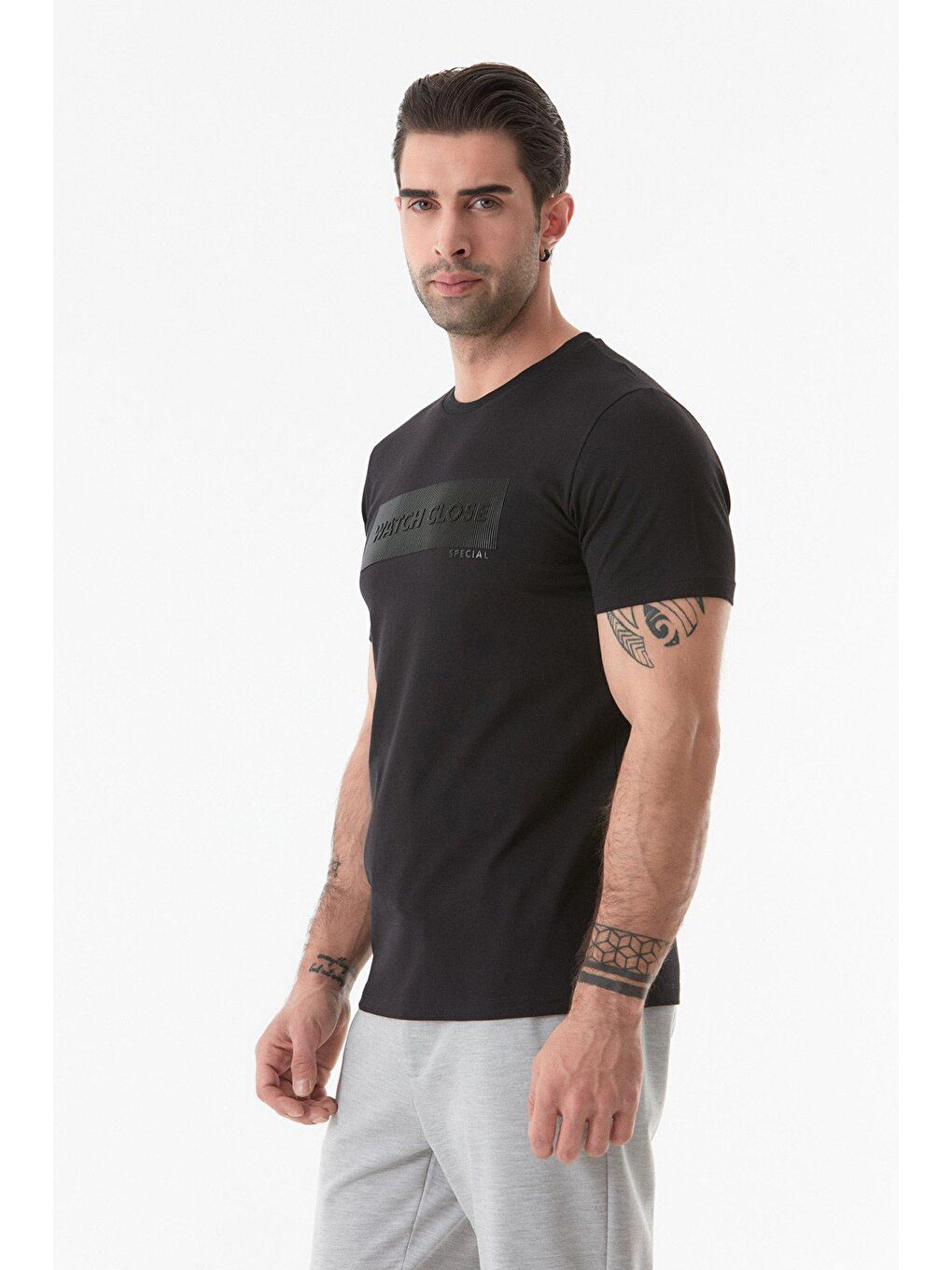 Siyah Baskılı Bisiklet Yaka Tişört-3