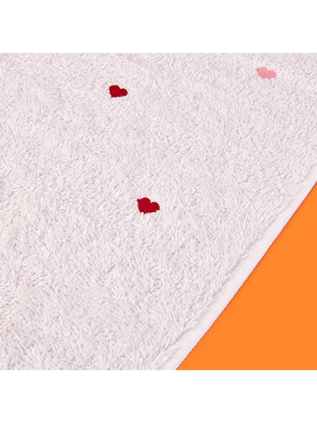 Lila Soft Kalp Nakışlı Yüz Havlusu - Ekru / Kırmızı - 50x90 cm-2