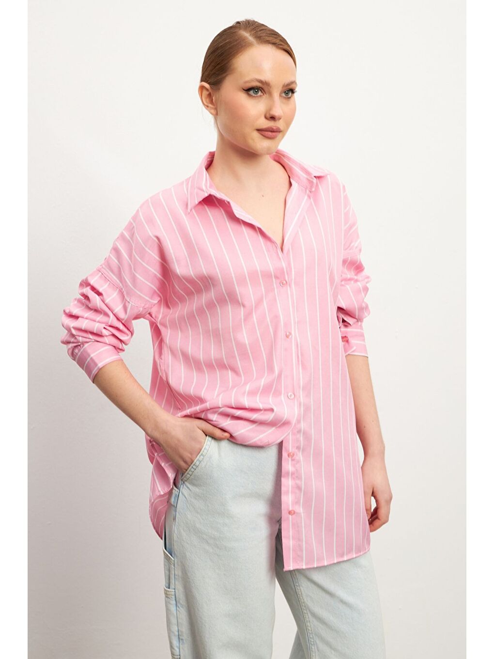 Kadın Pembe Oversize Çift Renkli Çizgili Trend Gömlek