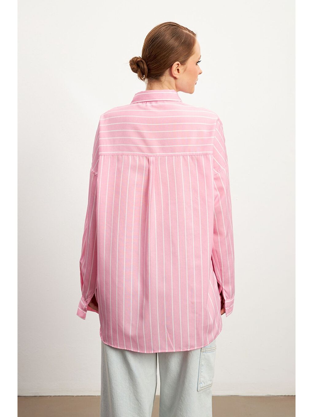 Kadın Pembe Oversize Çift Renkli Çizgili Trend Gömlek-1