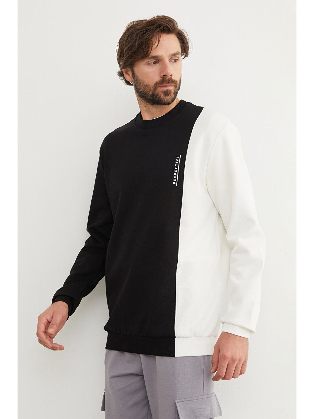 Siyah Respectıve Yazı Baskılı Renk Bloklu Büyük Beden Sweatshirt