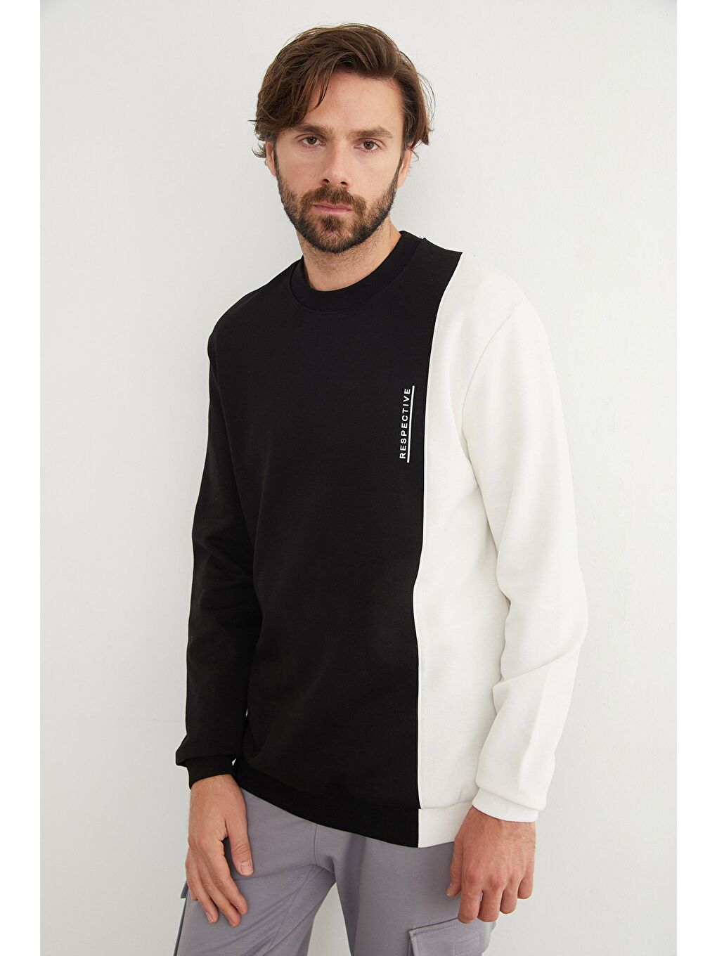 Siyah Respectıve Yazı Baskılı Renk Bloklu Büyük Beden Sweatshirt-1